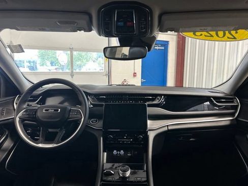 Used 2023 Jeep Grand Cherokee 4WD 4xe image 16