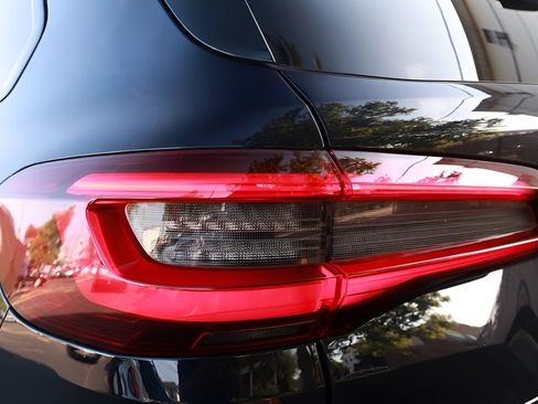 Used 2020 BMW X5 M Competition w/ Executive Package AWD/4WD image 38