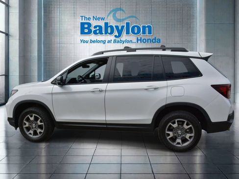 Used 2023 Honda Passport TrailSport image 2