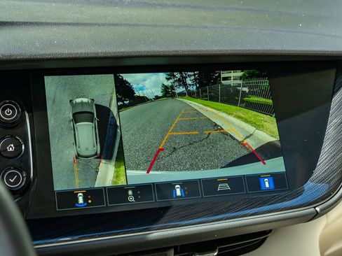 Used 2022 Buick Envision Essence w/ Technology Package I FWD image 21