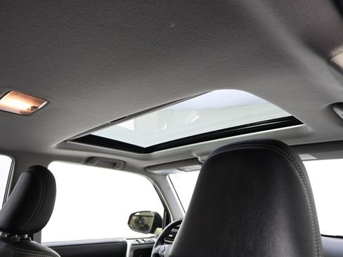 Used 2022 Toyota 4Runner SR5 Premium image 17