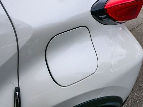 Used 2020 Toyota C-HR LE FWD image 11