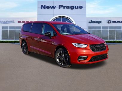 New 2026 Chrysler Pacifica Select
