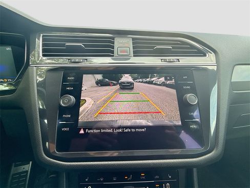 Used 2022 Volkswagen Tiguan SE R-Line image 15