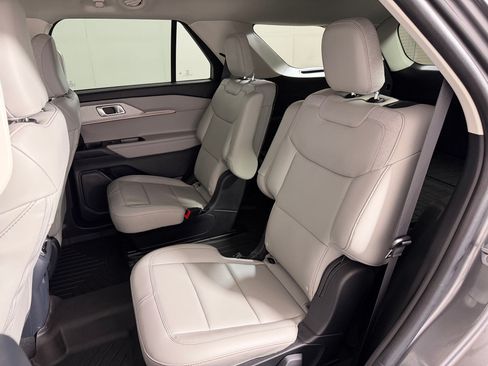 Used 2025 Ford Explorer Active w/ Active Comfort Package RWD image 22