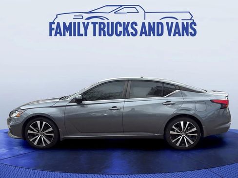Used 2021 Nissan Altima 2.5 SR image 2