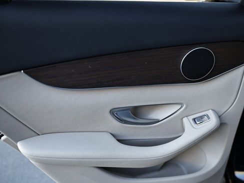 Used 2022 Mercedes-Benz GLC 300 4MATIC image 25