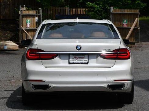 Used 2018 BMW 750i image 7