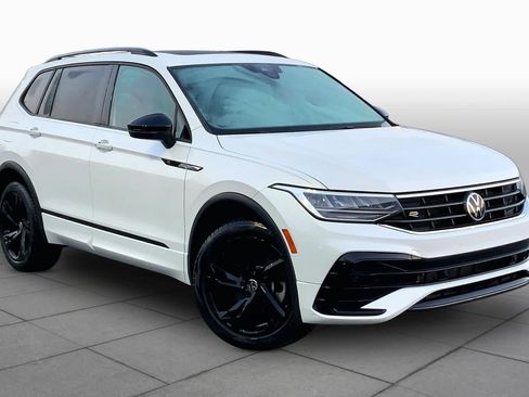 Used 2023 Volkswagen Tiguan SE R-Line AWD/4WD image 3