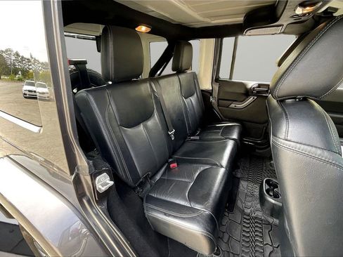 Certified 2018 Jeep Wrangler Unlimited Sahara AWD/4WD image 24