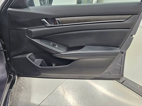 Used 2018 Honda Accord EX image 31
