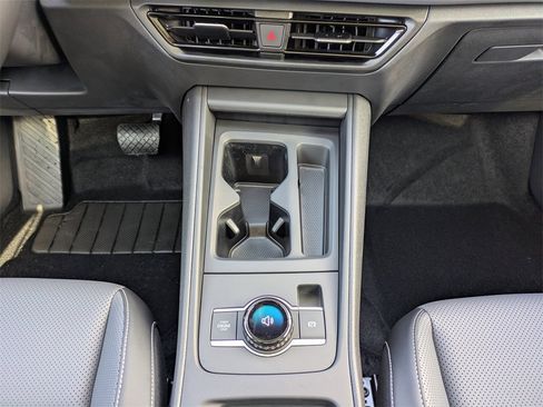 New 2025 Volkswagen Tiguan SE image 18