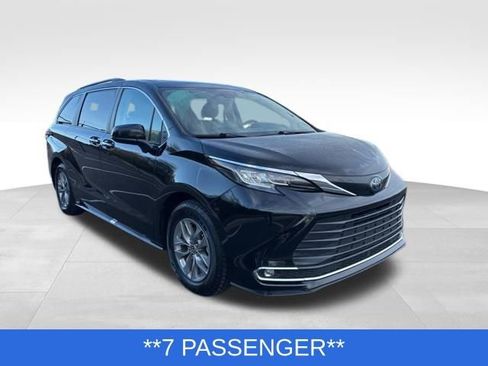 Used 2023 Toyota Sienna XLE image 8