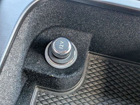 Used 2020 Bentley Bentayga AWD/4WD image 32