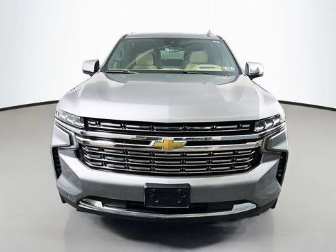 Used 2023 Chevrolet Suburban Premier w/ Advanced Technology Package AWD/4WD image 3