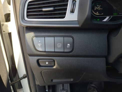 Certified 2019 Kia Niro LX image 25