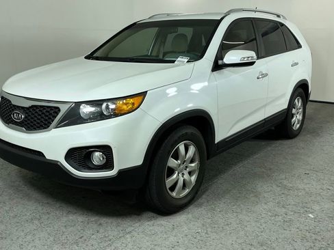 Used 2013 Kia Sorento LX w/ Convenience Pkg FWD image 2