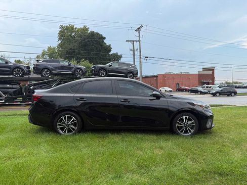 Used 2023 Kia Forte LXS FWD image 4