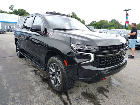 Used 2024 Chevrolet Suburban Z71 w/ Luxury Package AWD/4WD image 3