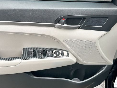 Used 2019 Hyundai Elantra SE image 19