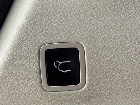 Used 2022 Chrysler Pacifica Touring-L w/ Uconnect Theater Family Group FWD image 15