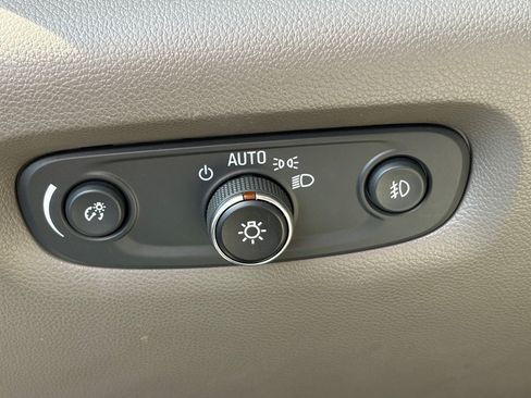 Used 2020 Chevrolet Traverse LT FWD image 10