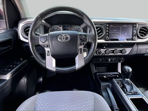 Used 2020 Toyota Tacoma SR5 AWD/4WD image 6