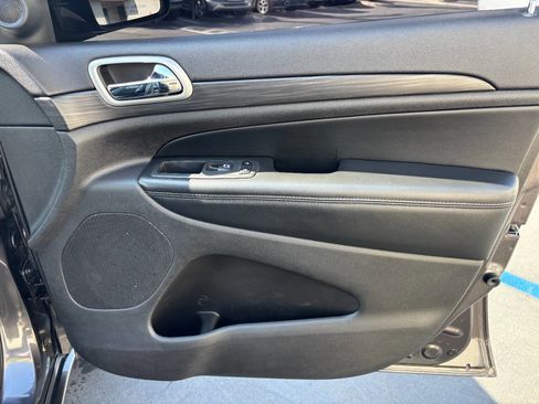 Used 2019 Jeep Grand Cherokee Altitude image 26