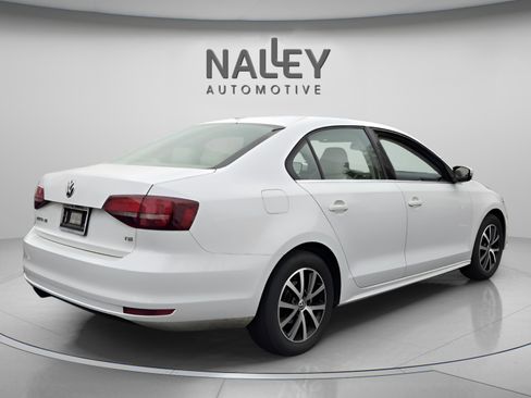 Used 2017 Volkswagen Jetta SE image 5