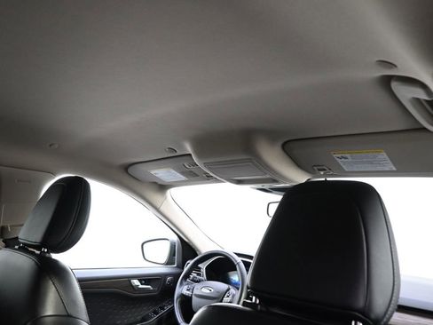 Used 2020 Ford Escape Titanium image 17