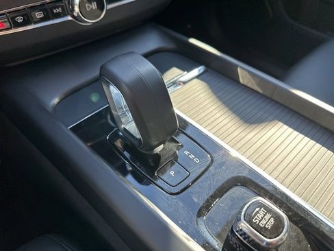 Certified 2025 Volvo XC60 B5 Core image 20