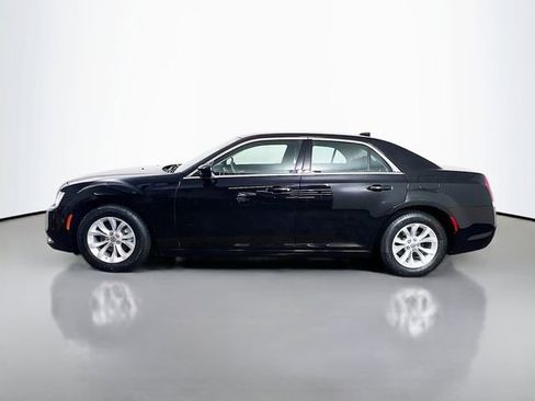 Used 2023 Chrysler 300 Touring w/ Safetytec Plus Group image 6
