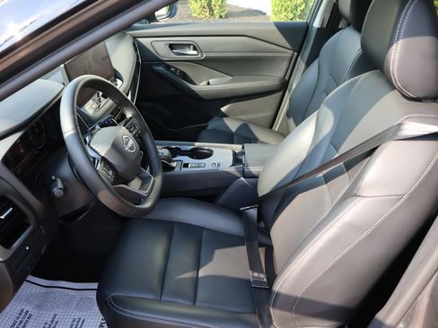 Used 2025 Nissan Rogue SL FWD image 21