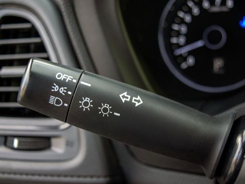 Used 2019 Honda HR-V LX image 17