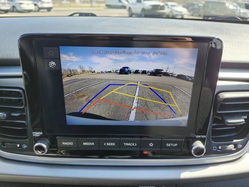 Used 2022 Kia Rio LX image 2