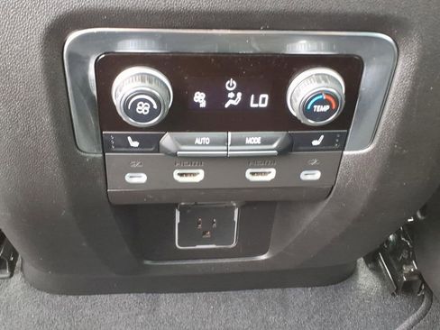 Used 2023 Chevrolet Tahoe Z71 w/ Luxury Package AWD/4WD image 16