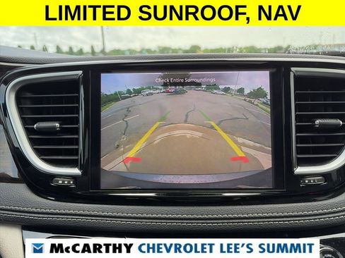 Used 2023 Chrysler Pacifica Limited FWD image 12