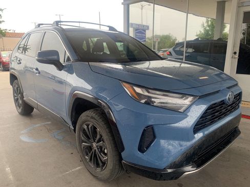 Used 2022 Toyota RAV4 SE w/ Convenience Package AWD/4WD image 2