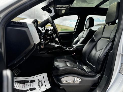 Used 2016 Porsche Cayenne S image 13