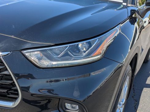 Used 2023 Toyota Highlander Limited AWD/4WD image 10