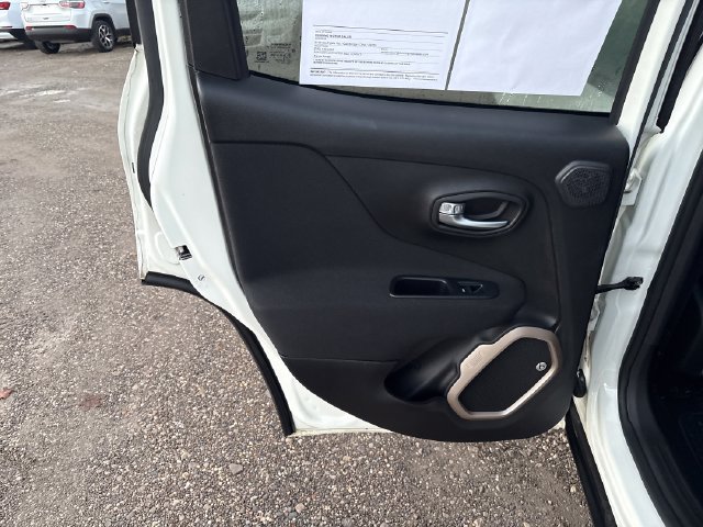 Used 2017 Jeep Renegade Latitude w/ Popular Equipment Group AWD/4WD image 19