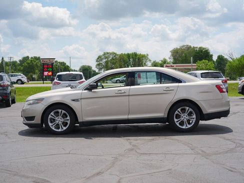Used 2018 Ford Taurus SE FWD image 6
