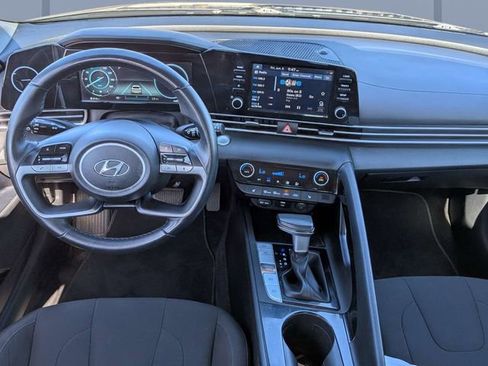 Used 2022 Hyundai Elantra SEL w/ Convenience + Premium Package FWD image 13