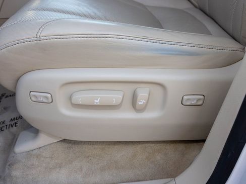 Used 2020 Lexus LX 570 4WD w/ Luxury Package image 24