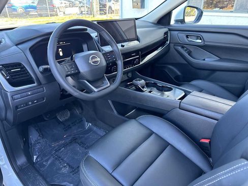 Used 2026 Nissan Rogue SL image 2