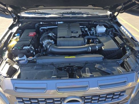 Used 2025 Nissan Frontier SV w/ SV Convenience Package image 18