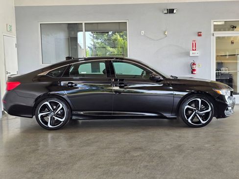 Used 2018 Honda Accord Sport image 4