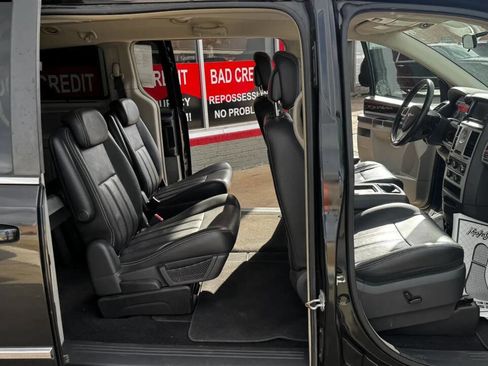 Used 2010 Chrysler Town & Country Touring Plus image 22