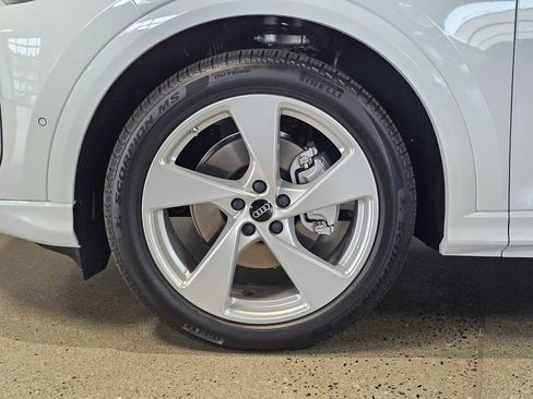 New 2025 Audi Q5 Prestige image 9