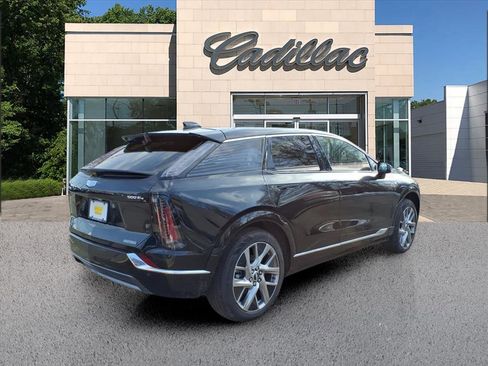 New 2026 Cadillac Optiq Luxury 1 image 5